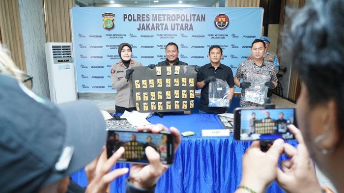 Polisi menangkap pria pengunjung kelab malam yang bawa vape narkoba (dok istimewa)