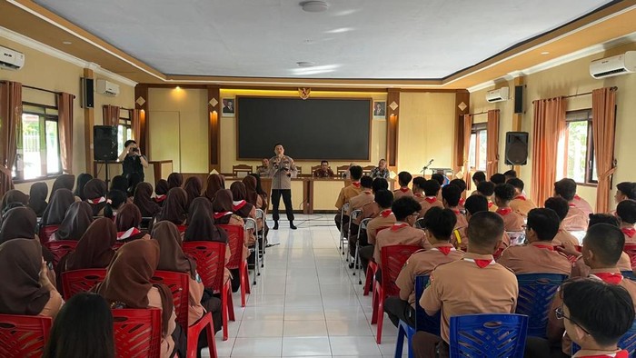 Polres Mojokerto menggelar lomba kritik konstruktif dan solutif dengan hadiah Rp 2.250.000.