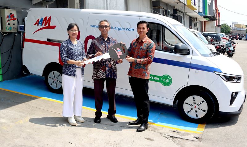 PT Medela Potentia Tbk [MDLA] melalui entitas anak PT Anugrah Argon Medica (AAM) memasuki fase dekarbonisasi operasional dengan meluncurkan armada mobil listrik pertamanya.