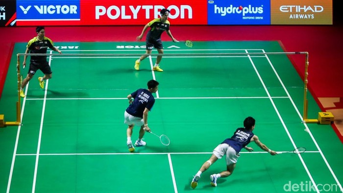 Raymond Indra/Nikolaus Joaquin melaju ke semifinal Indonesia Open 2026 usai menaklukkan ganda Jepang Takuro Hoki/Yugo Kobayashi lewat laga tiga gim.