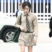 Renjun NCT Disorot Tampil Stylish di Bandara, Intip Gaya Padu Padannya
