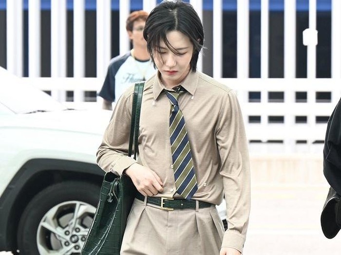 Penampilan Renjun NCT di Bandara Internasional Incheon menuai sorotan pada Kamis (4/6/2026).