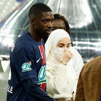 Sosok Istri Ousmane Dembele, Hijaber Anti-WAGs yang Jarang Menampilkan Wajah