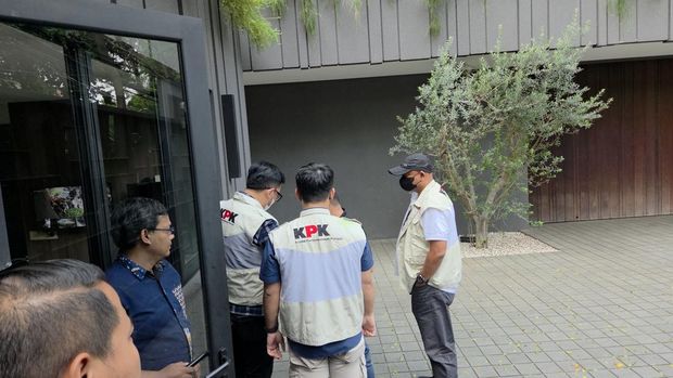 Rumah Silmy Karim digeledah KPK (Taufiq/detikcom)