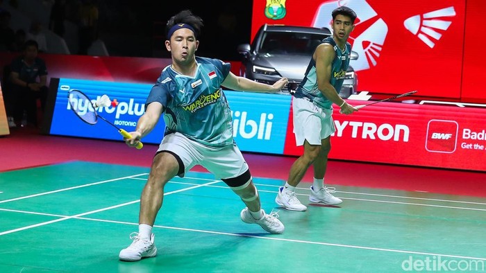 Ganda putra Indonesia Sabar Karyaman Gutama/Moh Reza Pahlevi Isfahani menghadapi pasangan Malaysia Man Wei Chong/Tee Kai Wun pada babak delapan besar Indonesia Open 2026 di Istora Senayan, Jakarta, Jumat (5/6/2026).