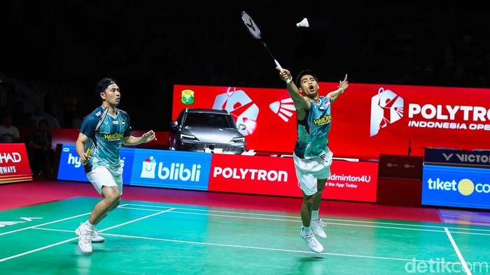 Ganda putra Indonesia Sabar Karyaman Gutama/Moh Reza Pahlevi Isfahani menghadapi pasangan Malaysia Man Wei Chong/Tee Kai Wun pada babak delapan besar Indonesia Open 2026 di Istora Senayan, Jakarta, Jumat (5/6/2026).