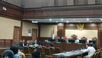Pejabat Bea Cukai 2 Kali Terima Shopping Bag Isi Duit dari Bos Blueray