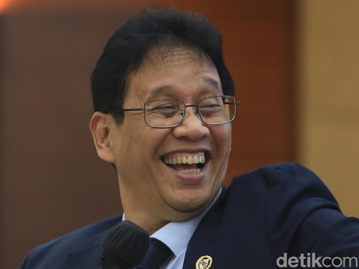 Menteri Keuangan Purbaya Yudhi Sadewa mengacungkan jempol saat konferensi pers APBN KiTa edisi Juni 2026 di Jakarta, Jumat (5/6/2026). Kementerian Keuangan melaporkan perekonomian hingga Mei 2026 menunjukkan ketahanan yang solid, didukung permintaan 