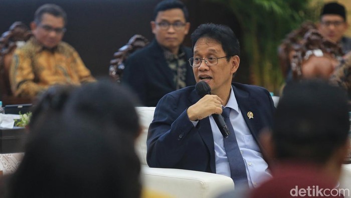 Menteri Keuangan Purbaya Yudhi Sadewa mengacungkan jempol saat konferensi pers APBN KiTa edisi Juni 2026 di Jakarta, Jumat (5/6/2026). Kementerian Keuangan melaporkan perekonomian hingga Mei 2026 menunjukkan ketahanan yang solid, didukung permintaan domestik yang solid, inflasi terkendali dan kebijakan fiskal yang responsif. Kemenkeu mencata pasar keuangan dan kepercayaan investor tetap terjaga.