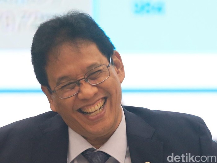 Menteri Keuangan Purbaya Yudhi Sadewa mengacungkan jempol saat konferensi pers APBN KiTa edisi Juni 2026 di Jakarta, Jumat (5/6/2026). Kementerian Keuangan melaporkan perekonomian hingga Mei 2026 menunjukkan ketahanan yang solid, didukung permintaan 