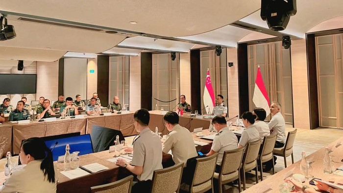 TNI dan Singapore Armed Forces (SAF) memperkuat kerja sama pertahanan bilateral dalam pertemuan TSASM ke-22. (dok Puspen TNI))