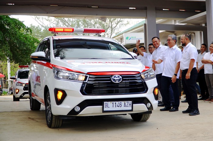 Toyota Sumbang 3 Ambulans untuk RSUD Muda Sedia Aceh Tamiang.