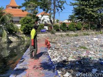 Pemkot-Kementerian Turun Gunung Atasi Sampah di Sungai Kali Tebu Surabaya