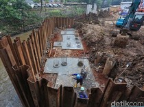 Turap Sungai Pesanggrahan Diperkuat, Antisipasi Banjir di Kawasan Cipulir