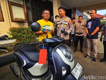 Maling Motor di Sukabumi Terekam CCTV Asyik Merokok Sebelum Beraksi