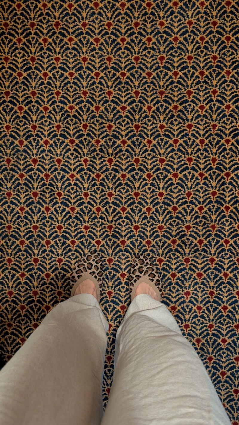 Sederet foto ini sekilas memang terlihat biasa saja, tidak ada yang aneh. Namun ketika kita sadar, ternyata jadi lucu juga ya. Simak deh, herus jeli ya.
