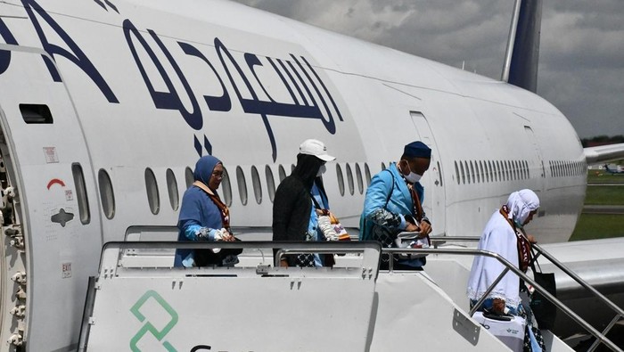 441 jemaah Kloter 4 mendarat di Bandara Internasional Sultan Mahmud Badaruddin (SMB) II Palembang.