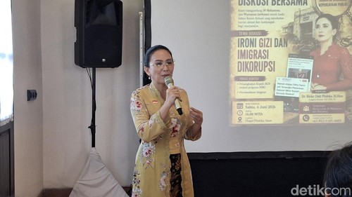 Anggota Komisi XIII DPR RI Rieke Diah Pitaloka dalam diskusi bersama awak media di Denpasar pada Sabtu (6/6/2026).