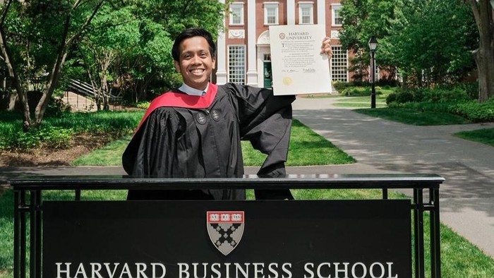 Armando, anak muda berprestasi lulusan Harvard Business School