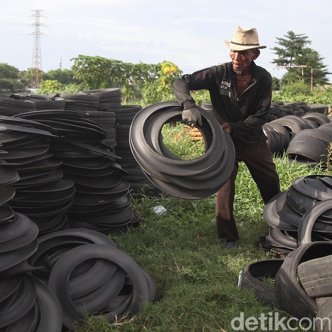 Ban Bekas Jadi Sumber Rezeki, Tampi Bangun Rumah dari Usaha 42 Tahun