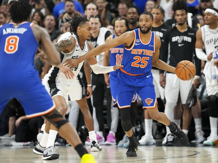 Jun 5, 2026; San Antonio, Texas, USA; New York Knicks guard Mikal Bridges (25) looks to passes the ball against the San Antonio Spurs in the second half during game two of the 2026 NBA Finals at Frost Bank Center. Mandatory Credit: Scott Wachter-Imagn Images