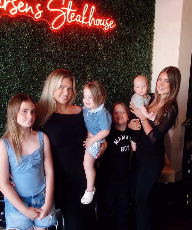 Brittany melahirkan Makenzie ketika masih berusia 17 tahun. Kini putrinya yang berumur 20 tahun juga sudah memiliki seorang anak laki-laki bernama Banks yang lahir dua tahun lalu. Foto: dok. Instagram @brittanydes