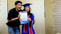 Desta menuliskan ucapan dengan penuh haru melihat Megumi sudah akan jadi anak SMP. Gak berasa. Papa bangga. Selamat Megumi sayang, tulisnya dengan emoji menangis dilihat di Instagram, Minggu (7/6/2026). (Foto: dok Instagram desta80s)