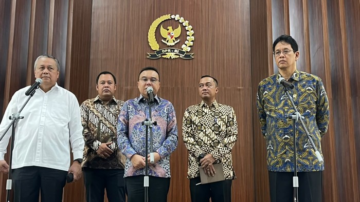 DPR menggelar pertemuan dengan pemerintah di kompleks parlemen Senayan, Jakarta, Sabtu (6/6/2026).