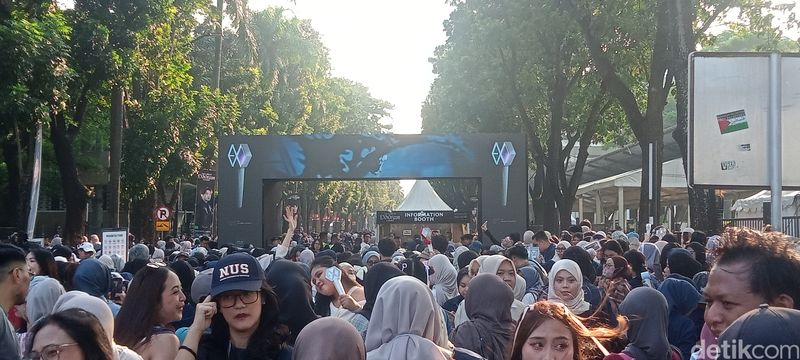 Keramaian EXO PLANET #6 EXOrHorizon in Jakarta di Indonesia Arena, kawasan GBK, Jakarta Pusat, Sabtu (6/6/2026).