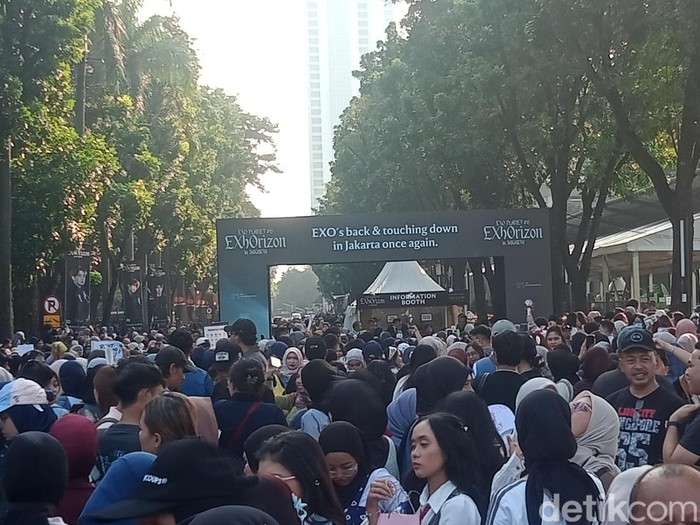 Keramaian EXO PLANET #6 EXOrHorizon in Jakarta di Indonesia Arena, kawasan GBK, Jakarta Pusat, Sabtu (6/6/2026).