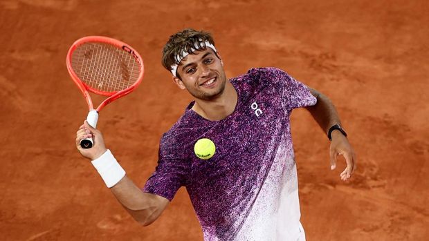 Flavio Cobolli Tennis - French Open - Roland Garros, Paris, France - June 3, 2026 Italy's Flavio Cobolli in action during his quarter final match against Canada's Felix Auger-Aliassime REUTERS/Guglielmo Mangiapane
