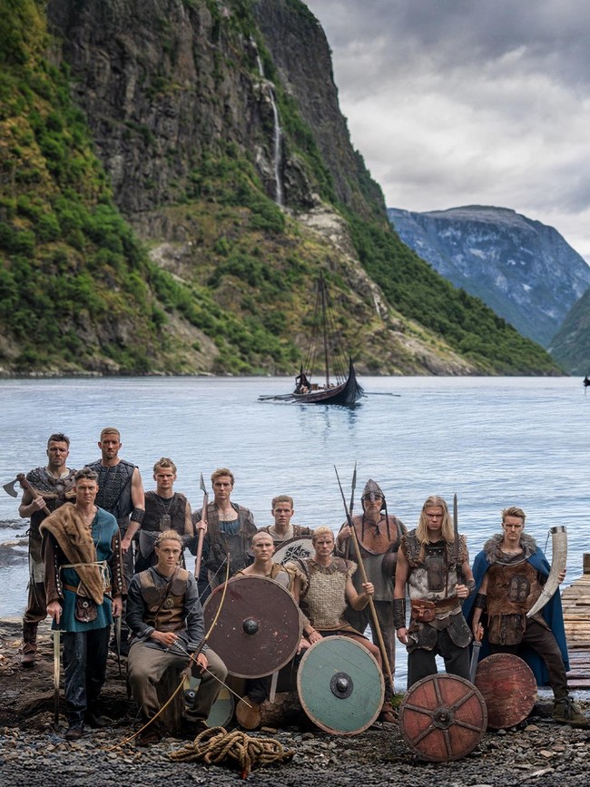 Foto Tak Biasa Timnas Norwegia: Haaland Cs Gagah Berdandan ala Viking