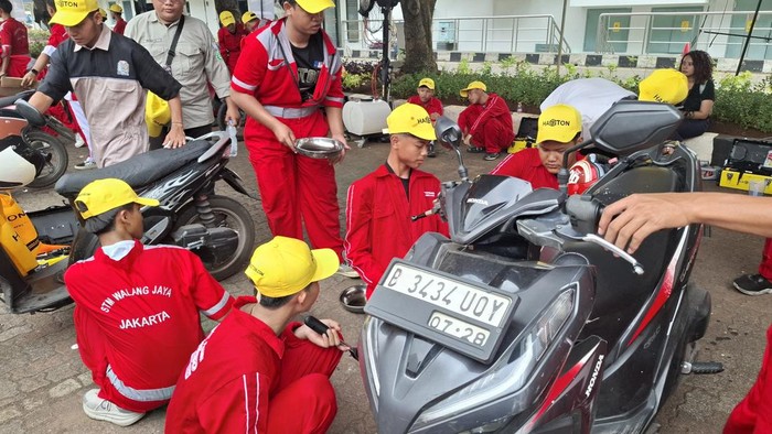 Ganti oli gratis bagi 2.000 guru di Jakarta
