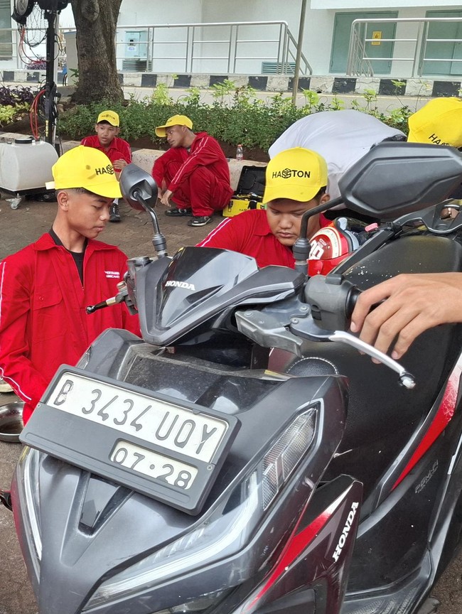 2.500 Guru DKI Dapat Ganti Oli Gratis, Dilayani Ratusan Siswa SMK