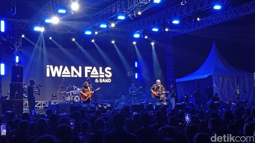 Iwan Fals konser di GOR Oepoi Kupang, Sabtu (6/6/2026).