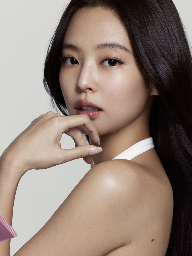 Foto: Jennie BLACKPINK Cetak Sejarah Jadi Brand Ambassador, Pamer Kulit Sehat