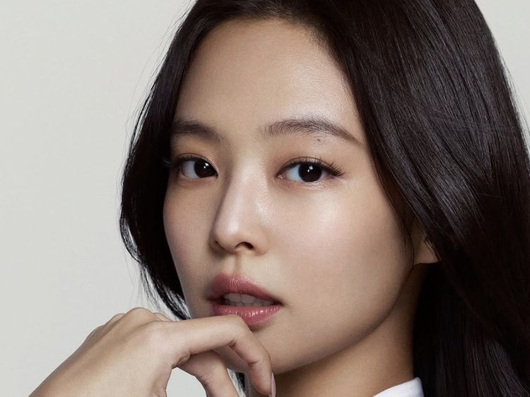 Foto: Jennie BLACKPINK Cetak Sejarah Jadi Brand Ambassador, Pamer Kulit Sehat