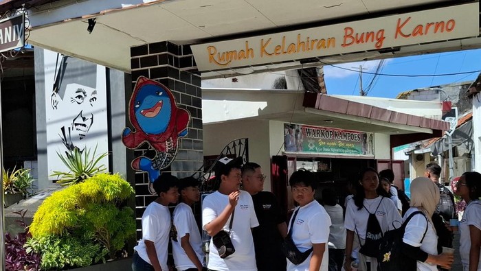 Kegiatan Soekarno Trip yang digelar PDIP Surabaya untuk mengenalkan sejarah kepada GenZ.