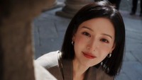 Kim Ji Won Tampil dengan Rambut Bob di Milan, Gayanya Auto Bikin Pangling