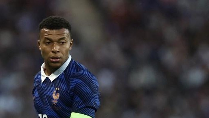 Frances forward #10 Kylian Mbappe looks on during the international friendly football match between France and Ivory Coast ahead of the 2026 FIFA World Cup football tournament at the Stade de la Beaujoire in Nantes, western France, on June 4, 2026. (Photo by FRANCK FIFE / AFP)