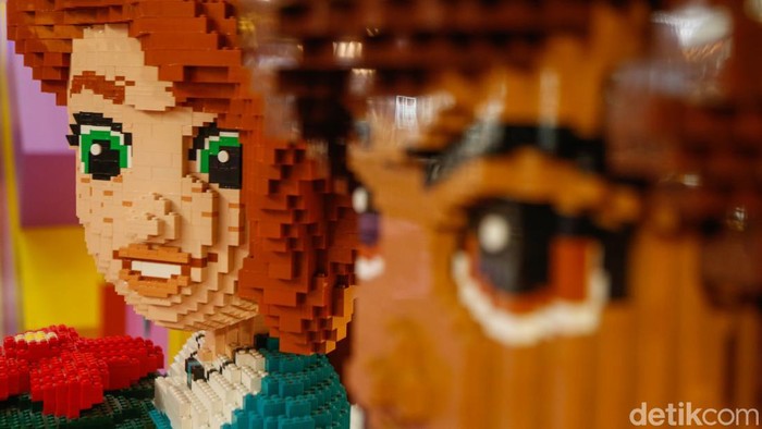 Warga bermain Lego di Mal Grand Indonesia, Jakarta. Menyambut momen libur sekolah pusat perbelanjaan mulai mengadakan aktivitas yang ramah anak, salah satunya bermain LEGO.
Warga bermain Lego di Mal Grand Indonesia, Jakarta. Menyambut momen libur sekolah pusat perbelanjaan mulai mengadakan aktivitas yang ramah anak, salah satunya bermain LEGO.