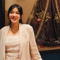 Untuk mempertahankan kecantikannya, Naysilla sendiri diketahui sempat melakukan oplas di Korea. Hasilnya, wajahnya kini lebih fresh dan awet muda. Foto: Instagram/@naymirdad