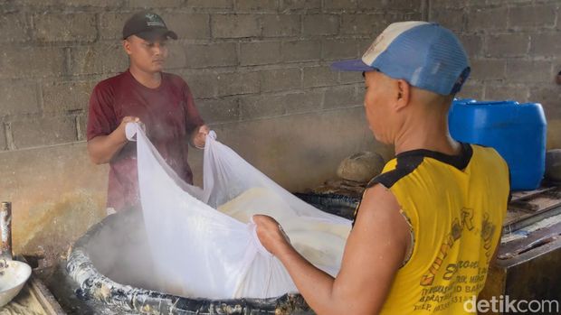 Perajin tahu Tulungagung Harga Kedelai Melonjak, Perajin Tahu Pilih Kecilkan Ukuran daripada Naikkan Harga