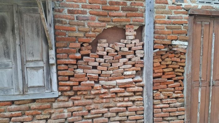 Tembok Toko Warga Kartoharjo, Magetan Dijebol Pencuri.