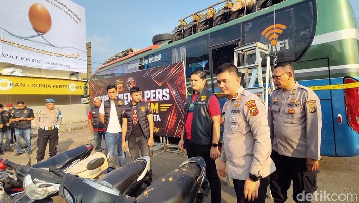 Polres Cirebon Kota mengamankan seorang penadah beserta puluhan sepeda motor hasil curian