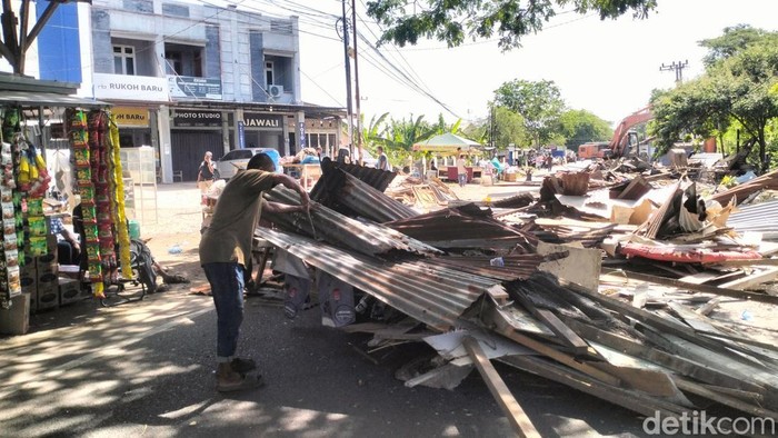 Proses pembongkaran kios liar di Rukoh Banda Aceh (Agus Setyadi/detikcom)