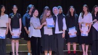 Kelulusan Shafeea diungkapkan Mulan Jameela di Instagram. Happy graduation sayangkuu, gadis kecilkuuu @shafeeamd_. Kamu sudah berusaha yang maksimal dan lulus dengan nilai yang baik (nilai rata-rata 86,91), tulisnya dilihat pada Sabtu (6/6/2026). (Foto: dok Instagram mulanjameela1)