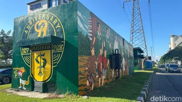 Potret Spanduk-Mural Bonek Sambut HUT ke-99 Persebaya Hiasi Kota Surabaya