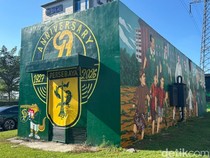 Potret Spanduk-Mural Bonek Sambut HUT ke-99 Persebaya Hiasi Kota Surabaya