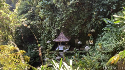 Tirta Tadah Uwuk, Hidden Gem Wisata Alam dan Religi di Klungkung